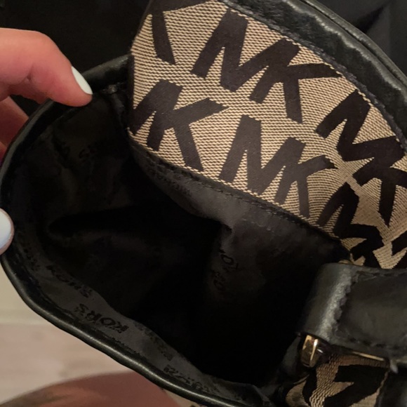 Michael Kors crossbody bag - Picture 9 of 11